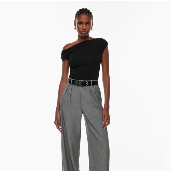 ISO Aritzia Babaton Gallery Top - Small - Picture 2 of 4
